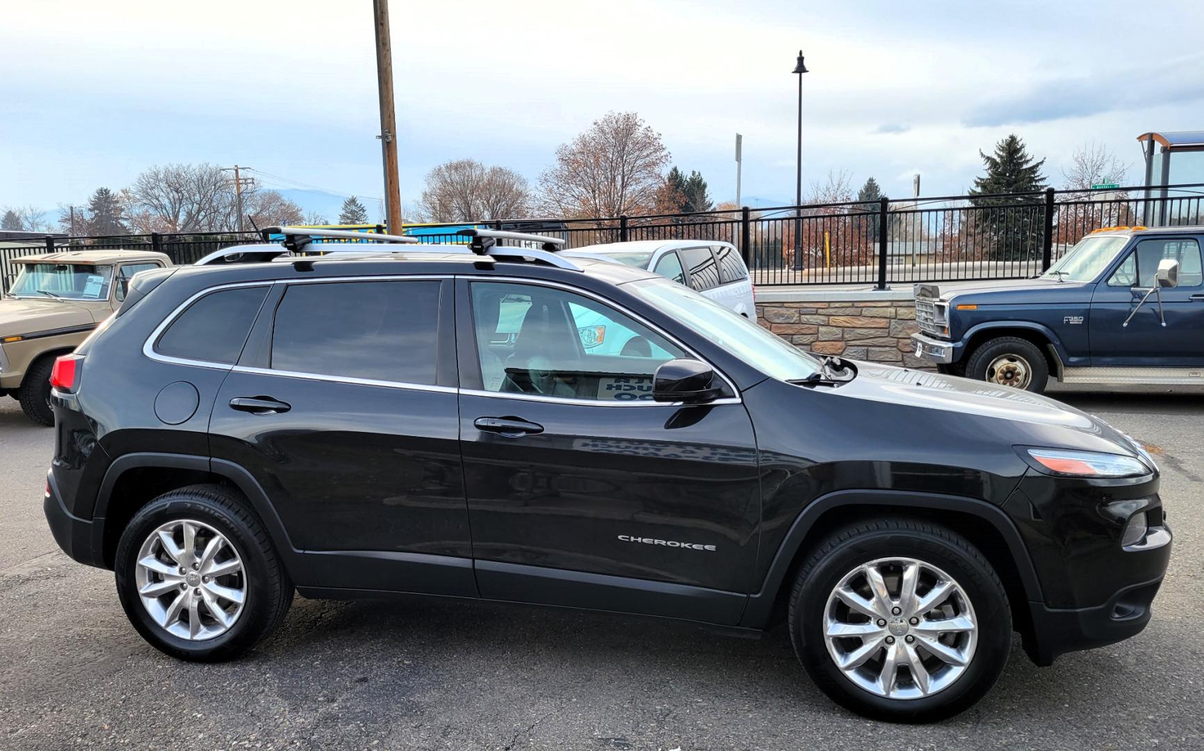 2015 Black /Black Jeep Cherokee Limited (1C4PJMDS4FW) with an 3.2L V6 engine, Automatic transmission, located at 450 N Russell, Missoula, MT, 59801, (406) 543-6600, 46.874496, -114.017433 - Nice Jeep. Lots of Features. 4 Wheel Drive. Automatic. Huge Sunroof. Leather Heated Seats. Power Drivers Seat. Heated Steering Wheel. Bluetooth. Steering Wheel Controls. Air. Cruise. Tilt. Power Windows and Locks. Towing. - Photo#4